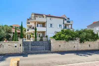 Pogled na planine ili pogled na planine iz vila