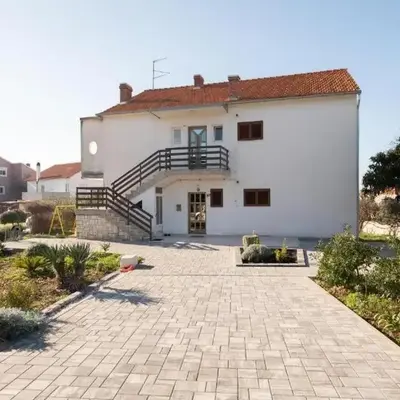 Apartments by the sea Brodarica