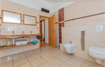 Kupaonica u objektu Nice Home In Primosten With Wifi