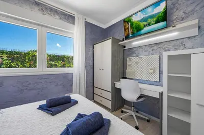 Krevet ili kreveti u jedinici u objektu Villa VERONICA with CINEMA PROJECTOR by the HEATED POOL and JACUZZI