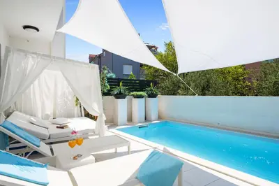 Bazen u objektu Adriatic Paradise Villa ili u blizini