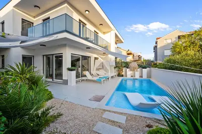 Bazen u objektu Adriatic Paradise Villa ili u blizini