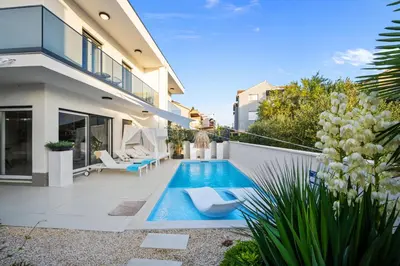Bazen u objektu Adriatic Paradise Villa ili u blizini
