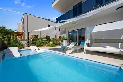 Bazen u objektu Adriatic Paradise Villa ili u blizini