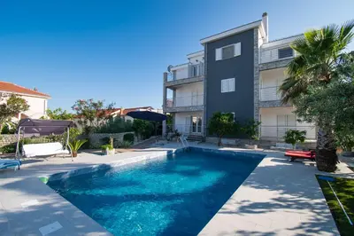 Bazen u objektu Apartment Villa Zlatna ili u blizini