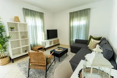 TV i/ili zabavni centar u objektu LUXURY STYLISH APARTMENT BURE