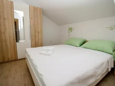 Krevet ili kreveti u jedinici u objektu Apartment in Brodarica with sea view, balcony, air conditioning, WiFi 5183-2