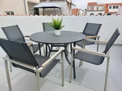Popločani dio dvorišta ili vanjski dio objekta Kuća za odmor Svelena Vodice