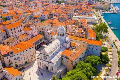 Pogled na grad 'Šibenik' ili pogled na grad iz apartmana
