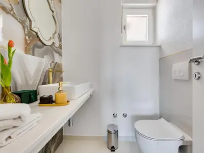 Kupaonica u objektu Modern villa with private pool