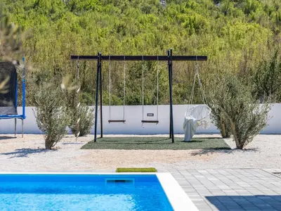 Bazen u objektu Modern villa with private pool ili u blizini