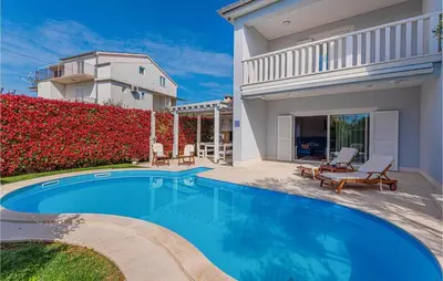 Bazen u objektu Villa Blue Adria Vodice ili u blizini