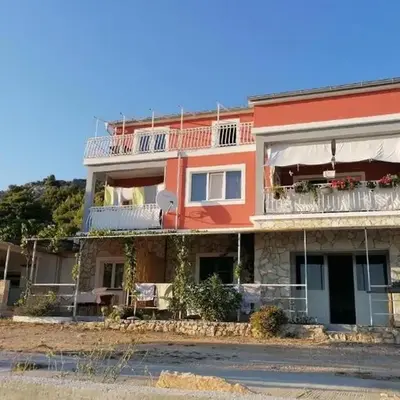 Apartments with parking space Zaboric