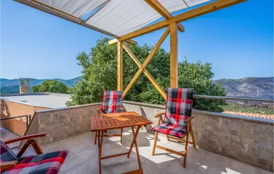Pogled na planine ili pogled na planine iz vikendica