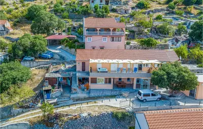Okolica vikendica ili susjedstvo u blizini