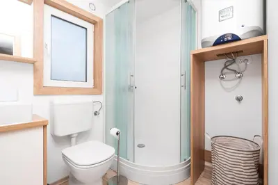 Kupaonica u objektu Mobile home Banovi dvori IV