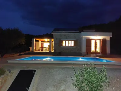 Bazen u objektu Olive Garden House Šibenik ili u blizini