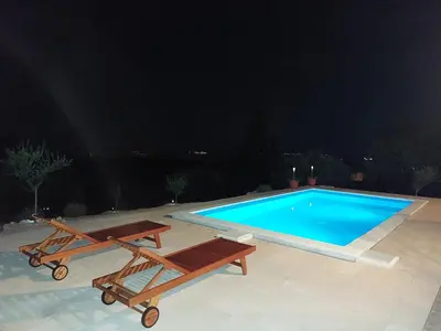 Bazen u objektu Olive Garden House Šibenik ili u blizini