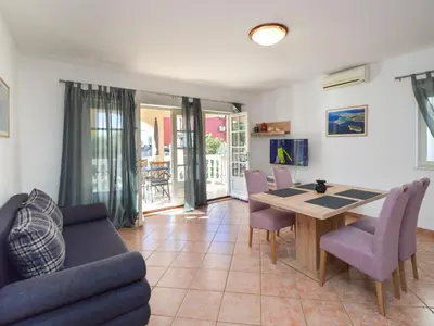 TV i/ili zabavni centar u objektu Apartment Mladen-1 by Interhome
