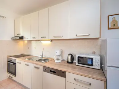 Kuhinja ili čajna kuhinja u objektu Apartment Mladen-1 by Interhome