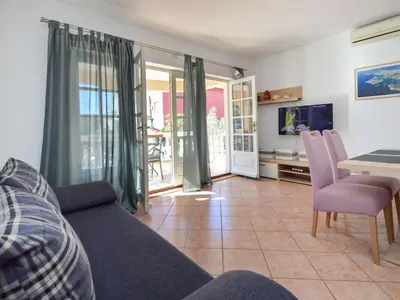 TV i/ili zabavni centar u objektu Apartment Mladen-1 by Interhome