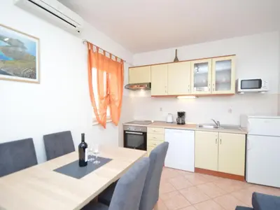 Kuhinja ili čajna kuhinja u objektu Apartment Mladen-2 by Interhome