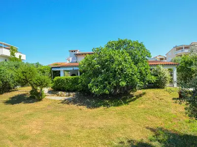 Vrt u objektu Holiday Home Karmela by Interhome