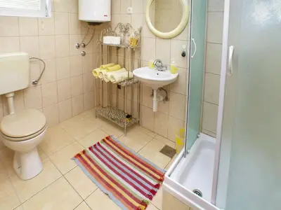 Kupaonica u objektu Apartment Lastavica-1 by Interhome
