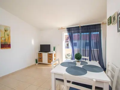 TV i/ili zabavni centar u objektu Apartment Lastavica-1 by Interhome