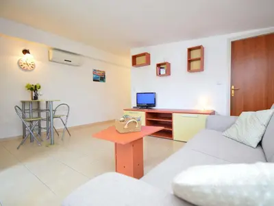 TV i/ili zabavni centar u objektu Apartment Lastavica-2 by Interhome