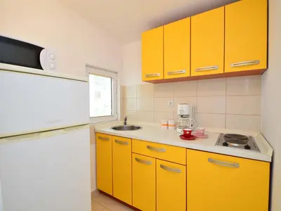 Kuhinja ili čajna kuhinja u objektu Apartment Lastavica-2 by Interhome