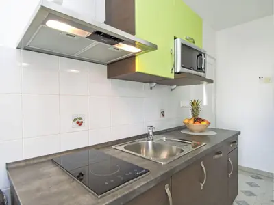 Kuhinja ili čajna kuhinja u objektu Apartment Aquanur-4 by Interhome