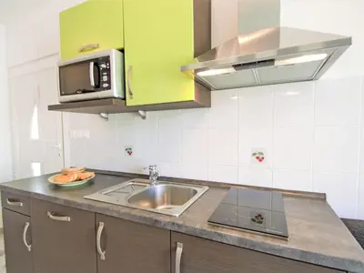 Kuhinja ili čajna kuhinja u objektu Apartment Aquanur-6 by Interhome