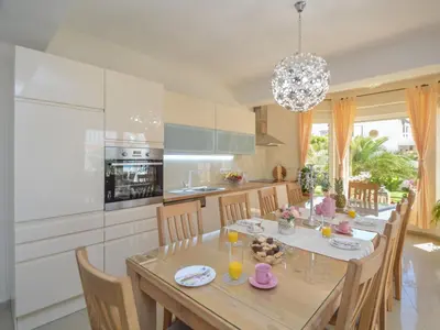Kuhinja ili čajna kuhinja u objektu Holiday Home Valdor by Interhome