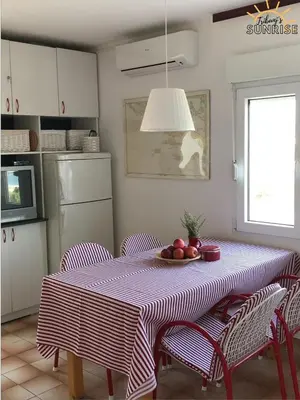 Kuhinja ili čajna kuhinja u objektu Tribunj Sunrise