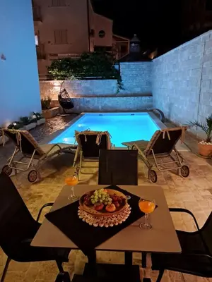 Bazen u objektu Apartmani Datea ili u blizini