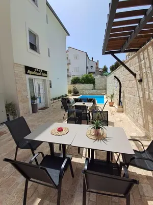 Bazen u objektu Apartmani Datea ili u blizini