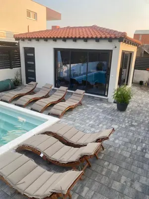 Bazen u objektu Apartment Titania ili u blizini