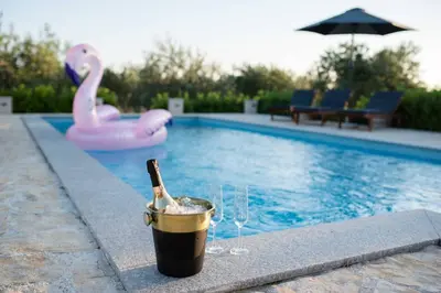 Bazen u objektu MY DALMATIA - Authentic Villa Storia with private heated pool ili u blizini