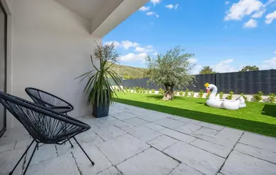 Vrt u objektu Stunning Home In Sibenik With Kitchen