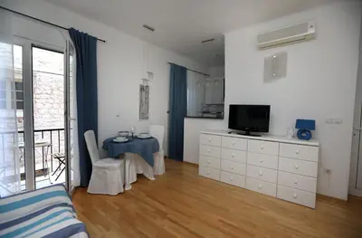 TV i/ili zabavni centar u objektu Medulić studio for 2 in old town with free parking