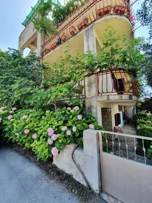 Vrt u objektu Apartment in Brodarica with balcony, air conditioning, WiFi 5185-2