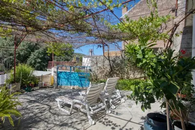 Bazen u objektu Apartments by the sea Tisno, Murter - 21405 ili u blizini