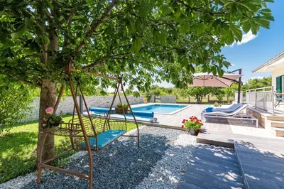 Bazen u objektu Rural Holiday Home Endi ili u blizini