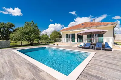 Bazen u objektu Rural Holiday Home Endi ili u blizini
