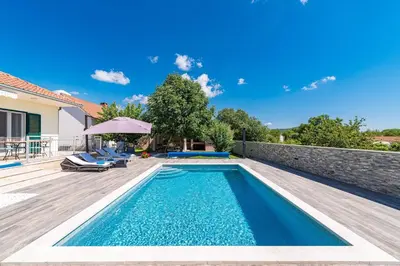 Bazen u objektu Rural Holiday Home Endi ili u blizini