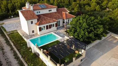 Bazen u objektu Villa Whitestone ili u blizini