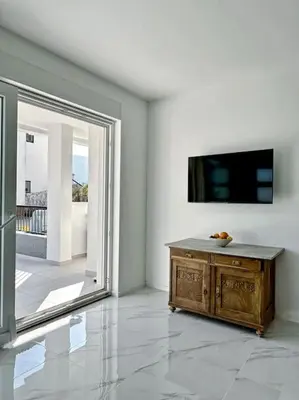 TV i/ili zabavni centar u objektu Cosy new apartment near the sea