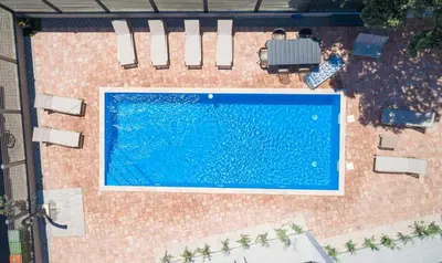 Bazen u objektu Apartments OKIT ili u blizini