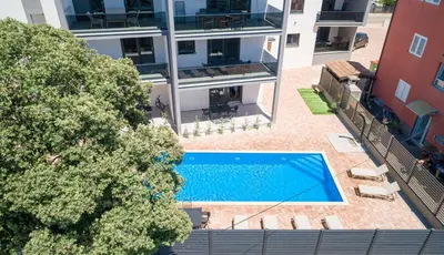Bazen u objektu Apartments OKIT ili u blizini